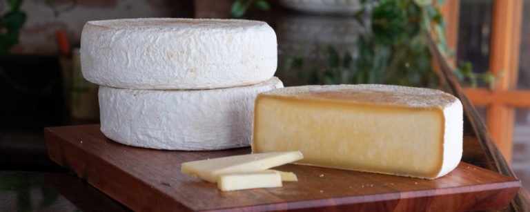 Cê gosta de queijo? Saiba como escolher e comprar um bom queijo!